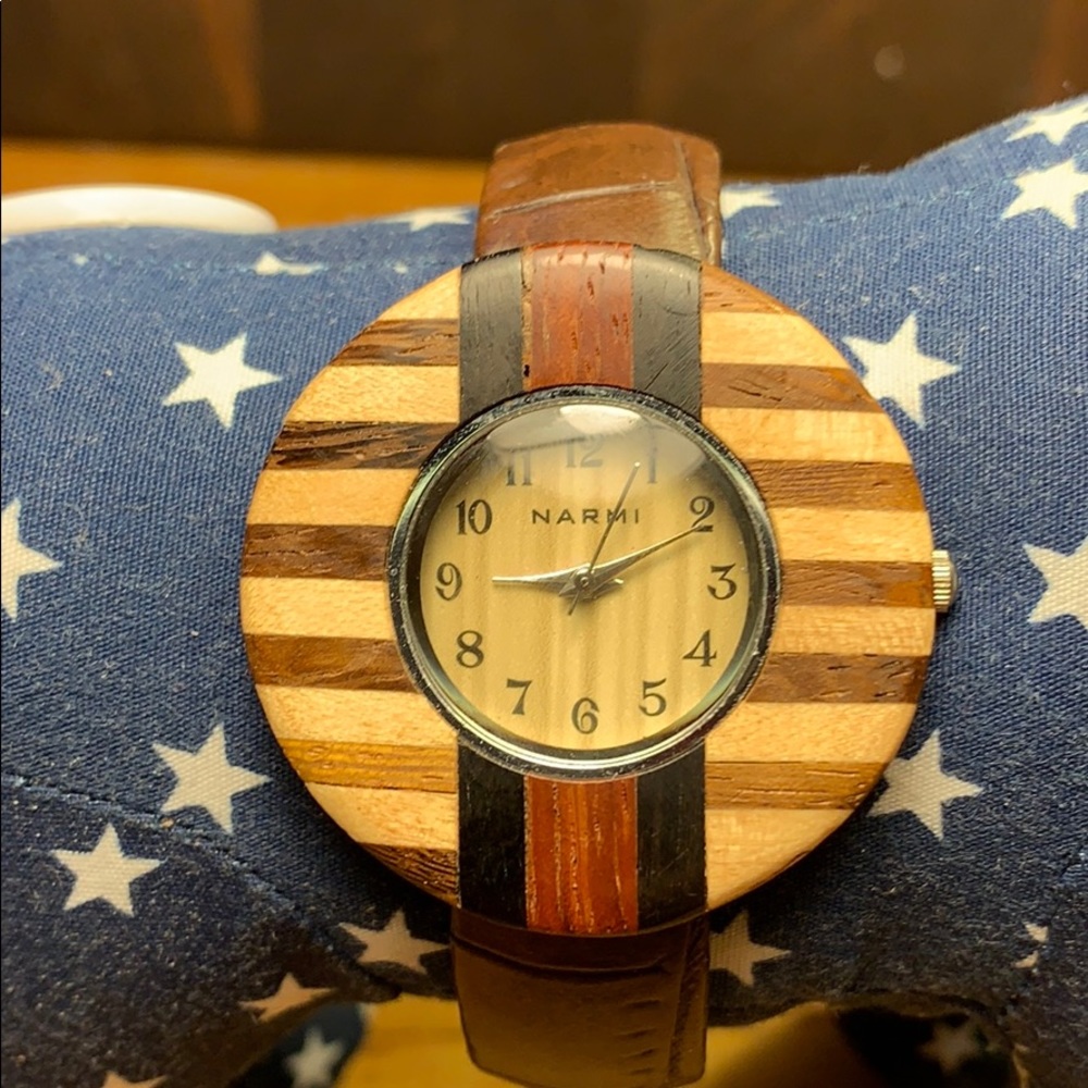 Narmi wood inlay bracelet watch crocodile patern